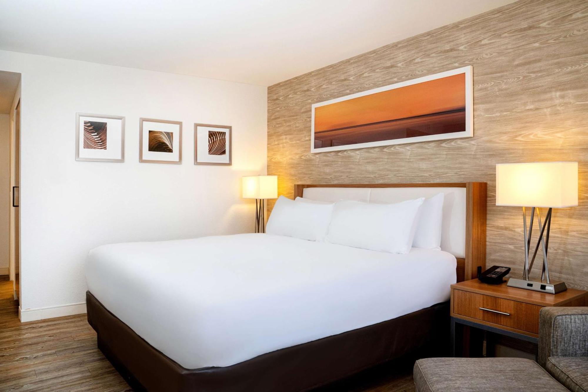 Hotel DoubleTree by Hilton Kitchener Exterior foto