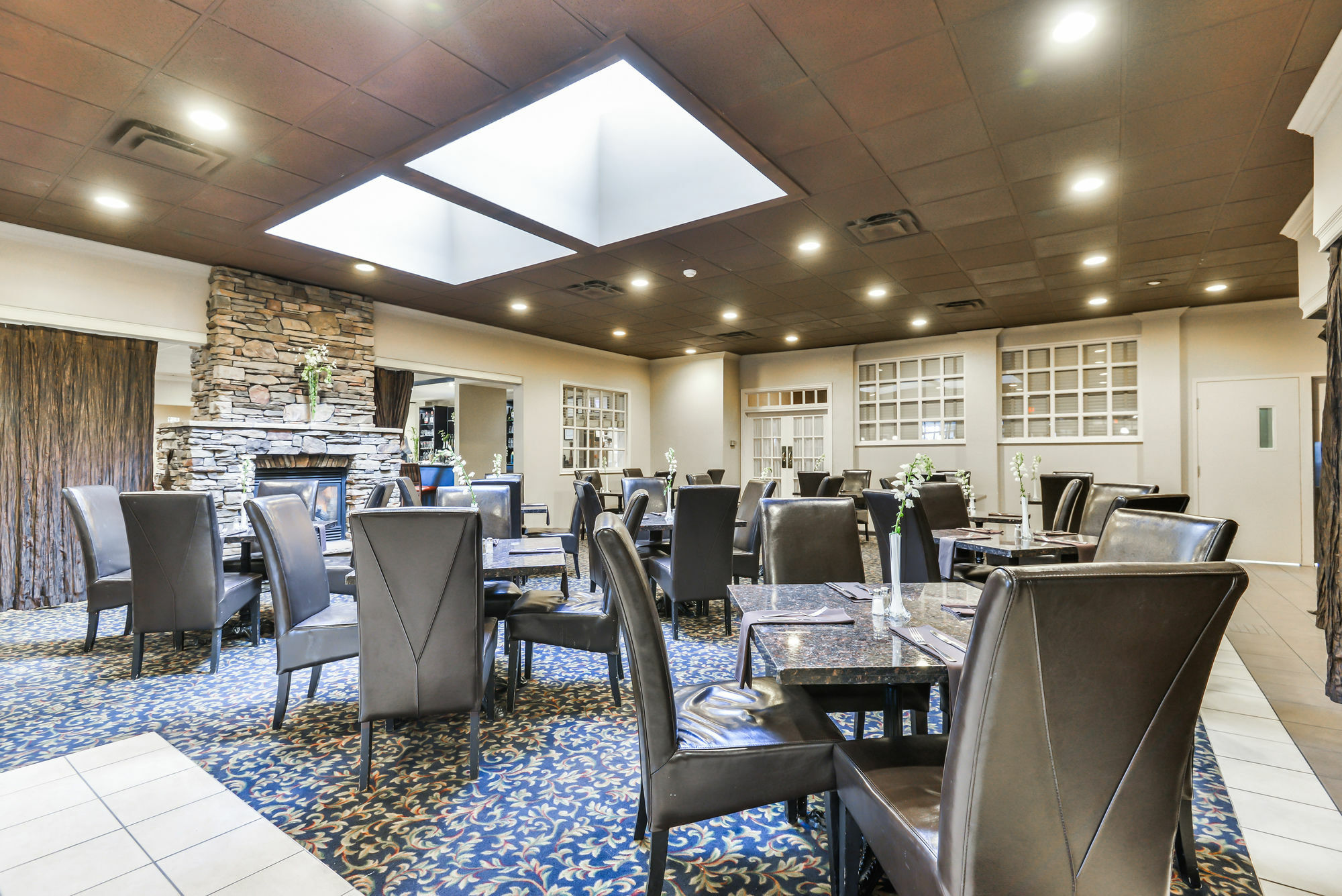 Hotel DoubleTree by Hilton Kitchener Exterior foto